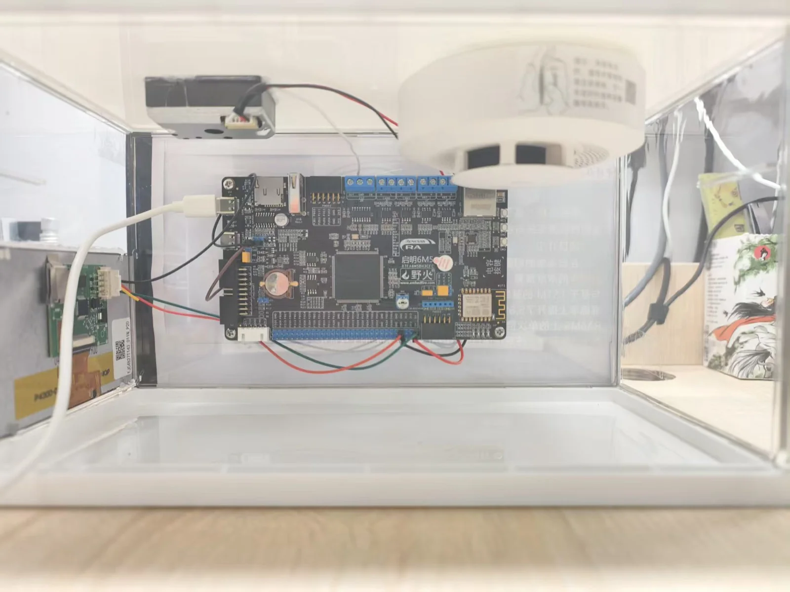 RA6M5 board inside the smoke detection system