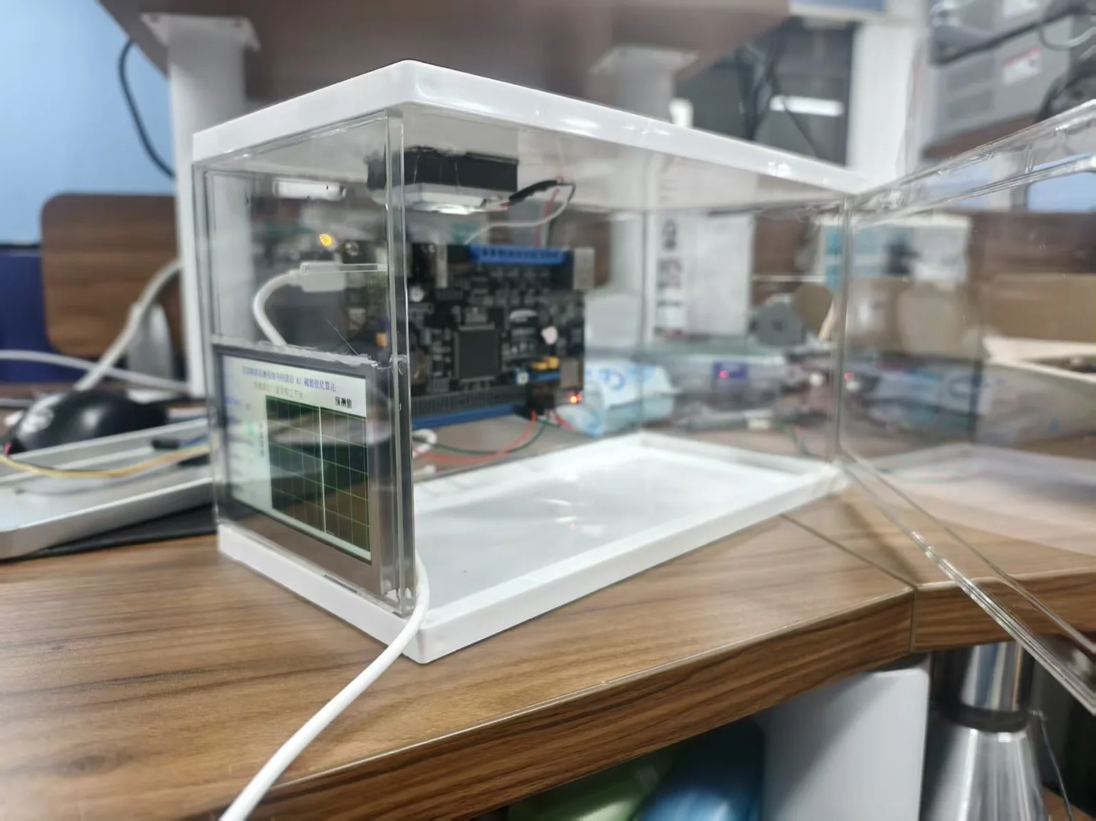 Compact smoke detection prototype